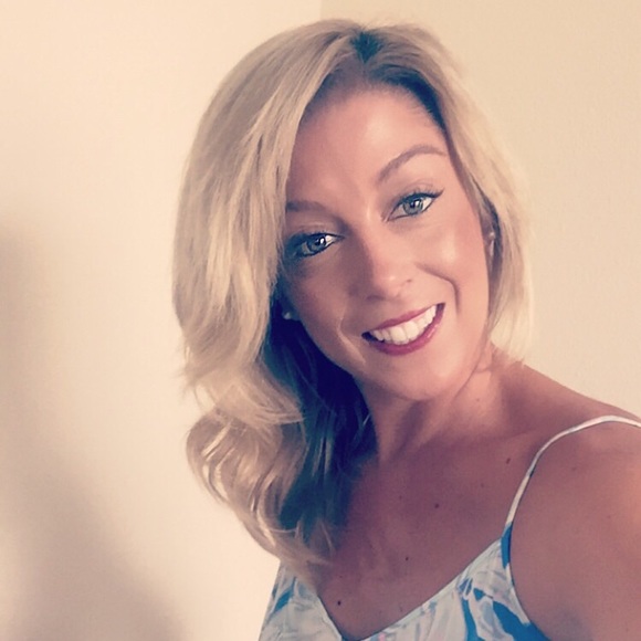 Meet your Posher, Nicole - Picture 1 of 1